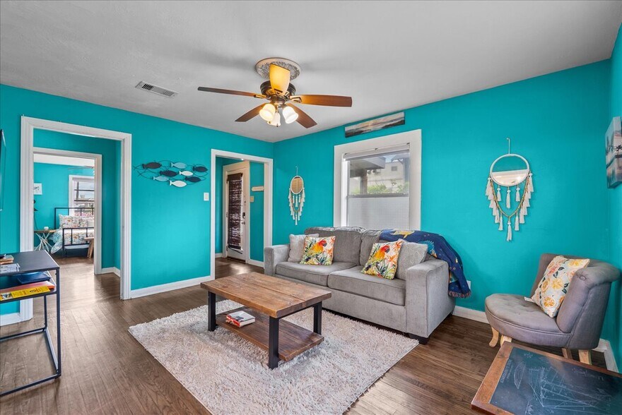 More Photos Of 1310 Avenue N 1/2, Galveston Apartments For Sale