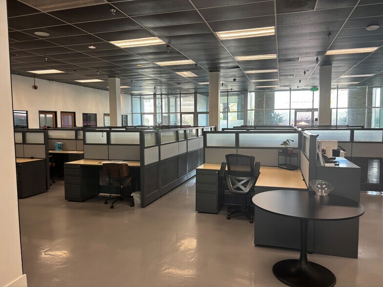 More Photos Of 14242 Ventura Blvd, Sherman Oaks Loft Creative Space For Lease