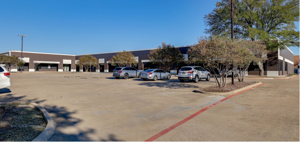 More Photos Of 310-320 Regal Row, Dallas Research And Development For Lease