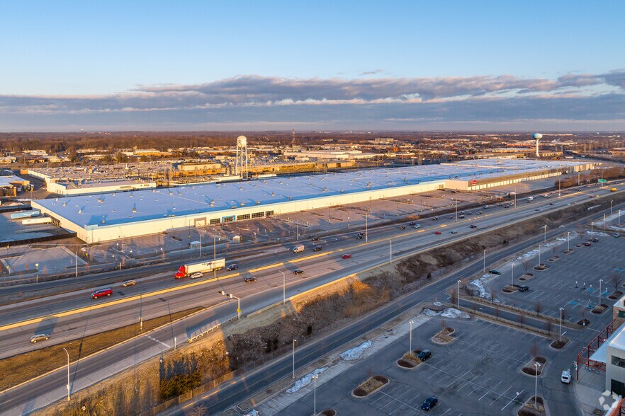 More Photos Of 11800 W Burleigh St, Wauwatosa Distribution For Lease