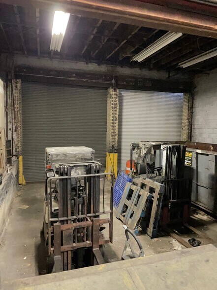 More Photos Of 450 Austin Pl, Bronx Warehouse For Lease