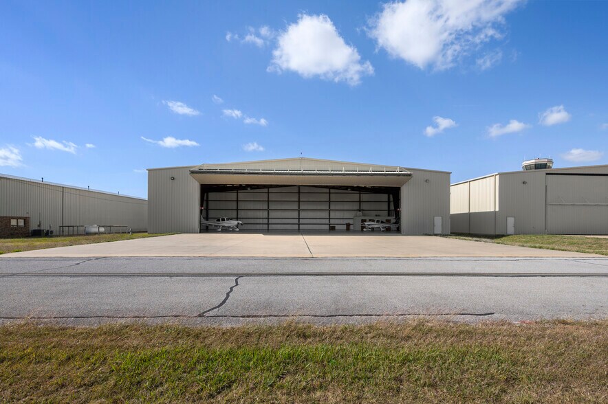 More Photos Of 1438 Airport Blvd, Mesquite Specialty For Sale