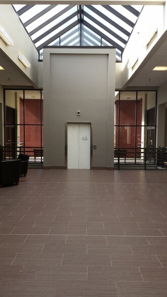 More Photos Of 5745 Essen Ln, Baton Rouge Office For Lease