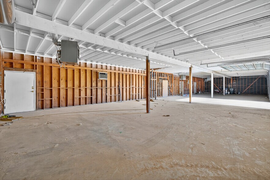 More Photos Of 206-208 W Oldfield St, Lancaster Industrial For Sale