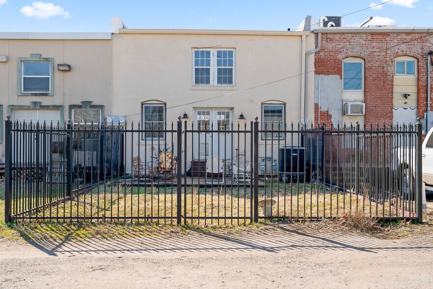 More Photos Of 118 W. Grand St, Whitewright Storefront Retail Residential For Sale