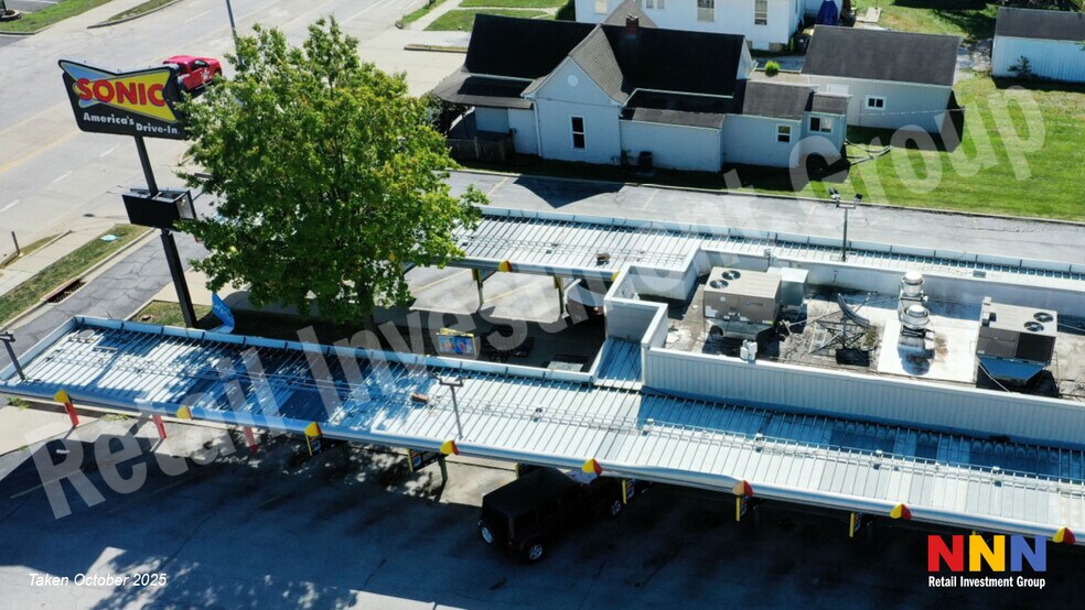 Primary Photo Of 706 S Main St, Grain Valley Fast Food For Sale