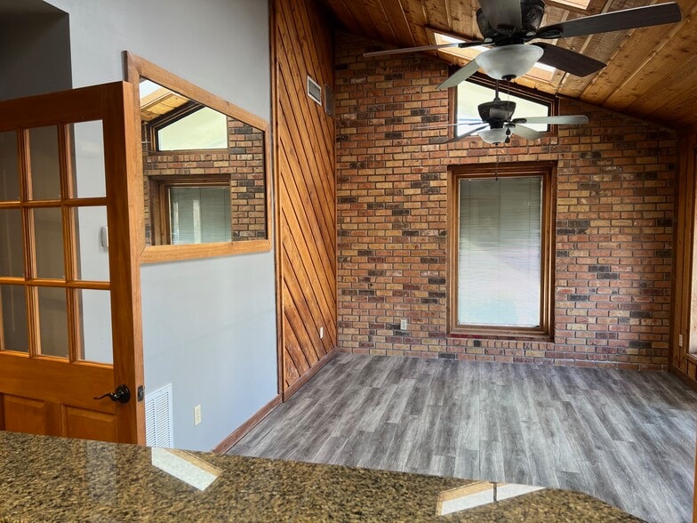 More Photos Of 2160 Airline Dr, Bossier City Medical For Lease