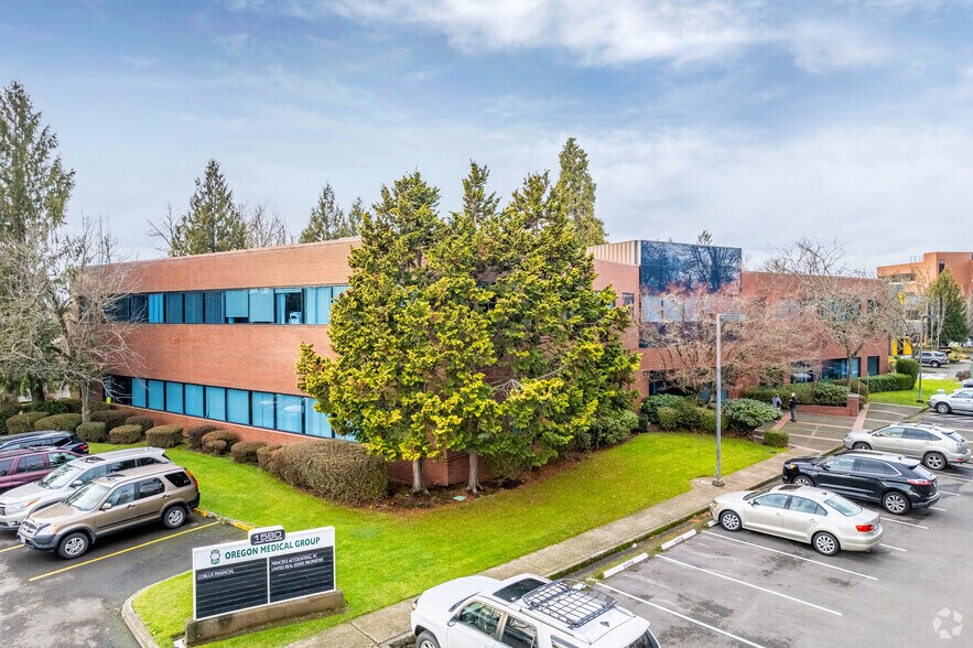 More Photos Of 1580 Valley River Dr, Eugene Office For Lease