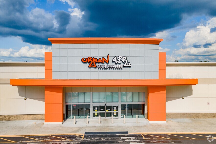 More Photos Of 6200-6290 Commerce Palms Blvd, Tampa Palms General Retail For Lease