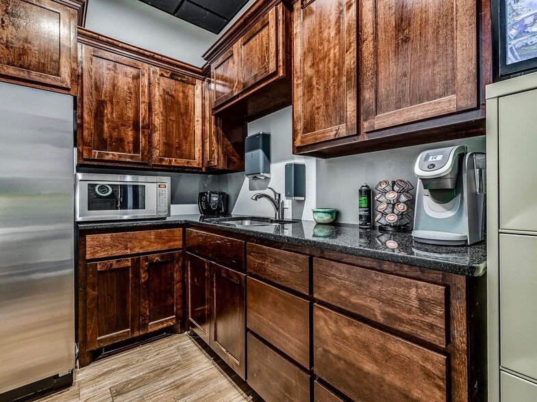 More Photos Of 2238 N Broadway St, Checotah Auto Repair For Sale