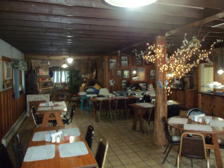 More Photos Of 314 Main St, Suring General Retail For Sale