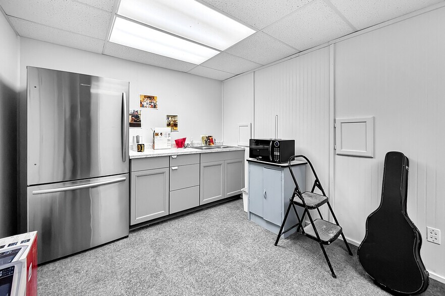 More Photos Of 4001 Ingersoll Ave, Des Moines Office For Sale