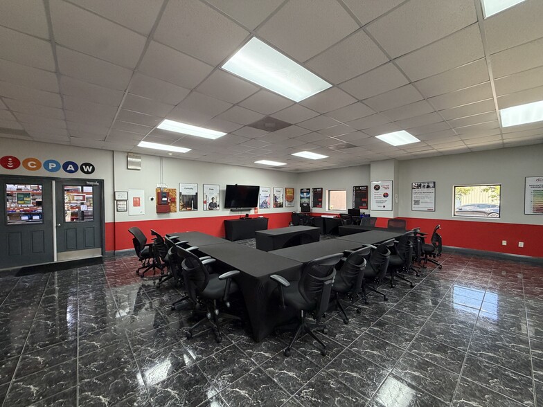 More Photos Of 830 NE 24th Ln, Cape Coral Warehouse For Lease