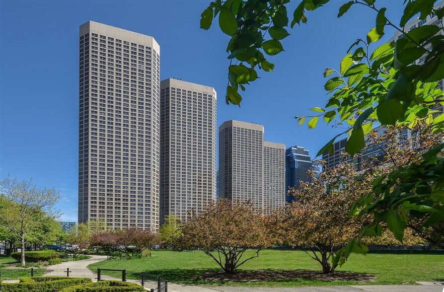 More Photos Of 555 W Madison St, Chicago Apartments For Lease