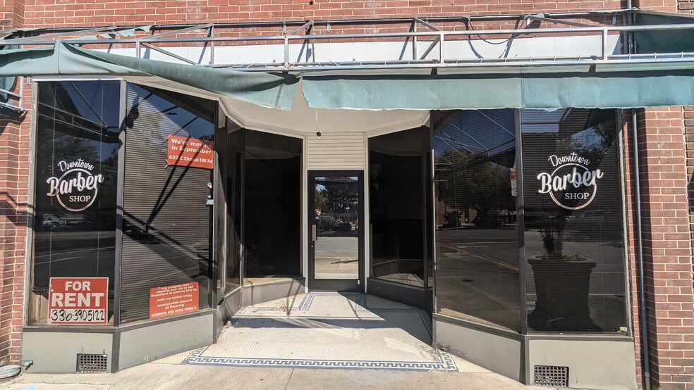 More Photos Of 131 W Davis St, Burlington Storefront Retail Office For Lease