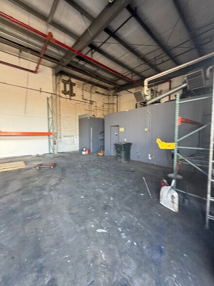More Photos Of 2703 Richmond Ter, Staten Island Warehouse For Lease