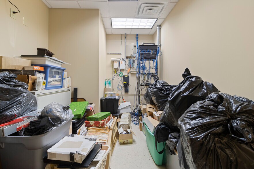 More Photos Of 1690 Roberts Blvd, Kennesaw Warehouse For Sale