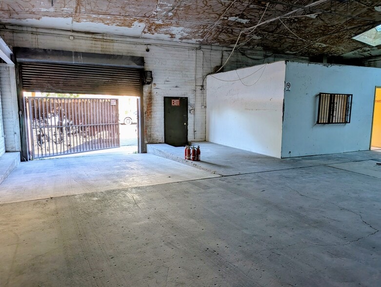 More Photos Of 5916 Lillian St, Los Angeles Industrial For Lease