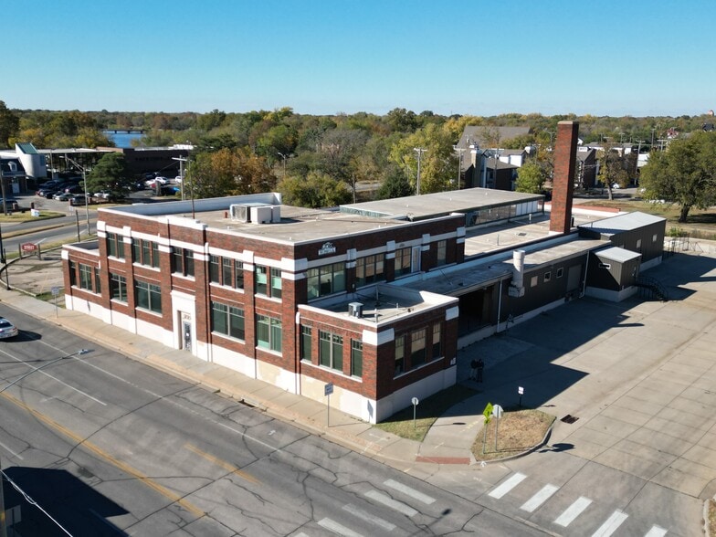 Primary Photo Of 300 W Murdock St, Wichita Office For Lease