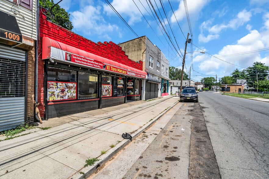 More Photos Of 1011 E 2nd St, Plainfield Storefront For Sale