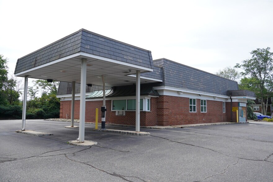 More Photos Of 995 Bloomfield Ave, West Caldwell Bank For Lease