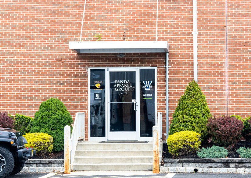 More Photos Of 10 Fadem Rd, Springfield Warehouse For Lease