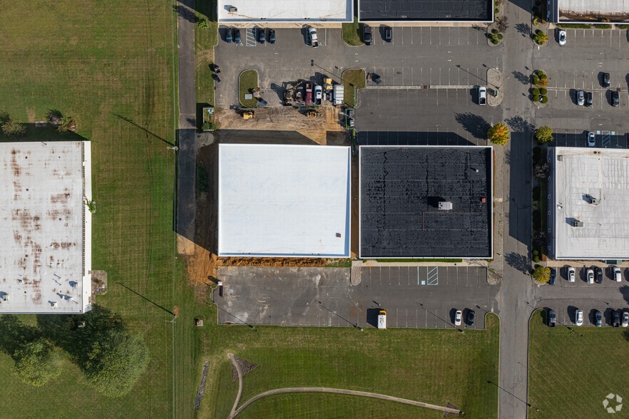 More Photos Of 100 Business Park Dr, Freehold Warehouse For Lease