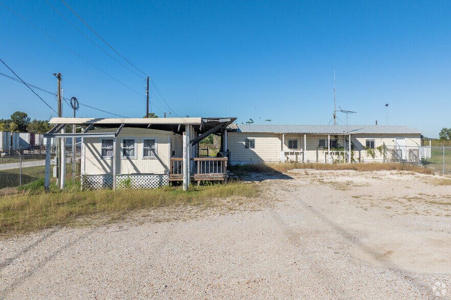 More Photos Of 4901 Shank Rd, Pearland Warehouse For Sale