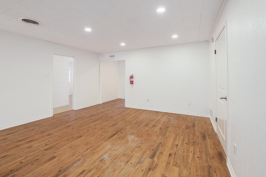 More Photos Of 508 Fm-1460, Georgetown Office For Sale