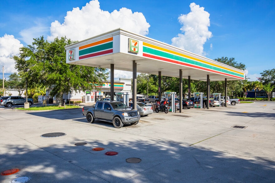 More Photos Of 10601 Narcoossee Rd, Orlando Convenience Store For Sale