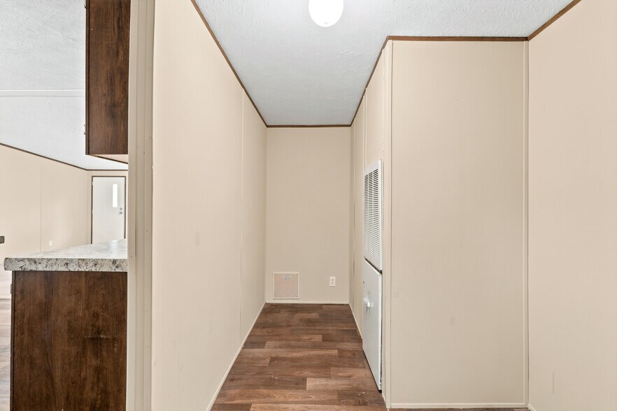 More Photos Of 7362 Washington Ave, Montgomery Flex For Sale