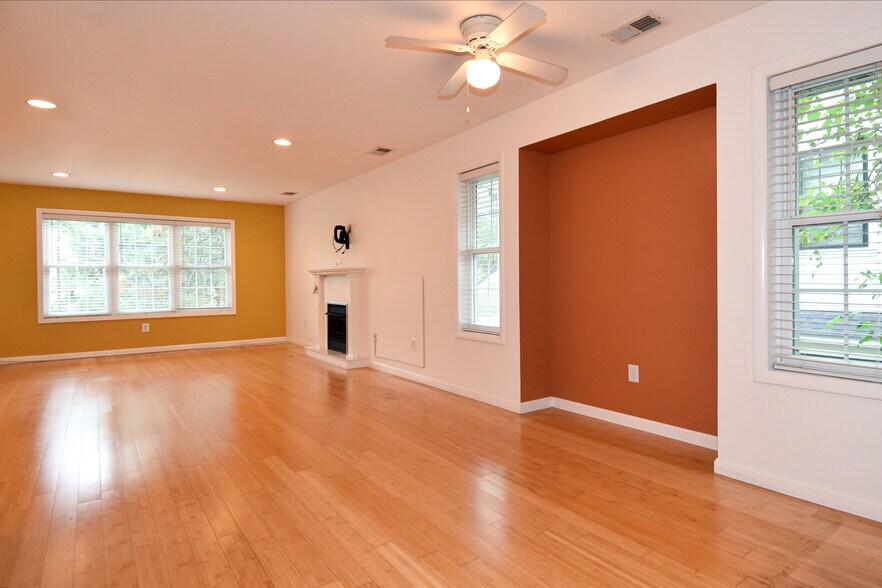 More Photos Of 1705 Commonwealth Ave, Alexandria Apartments For Sale