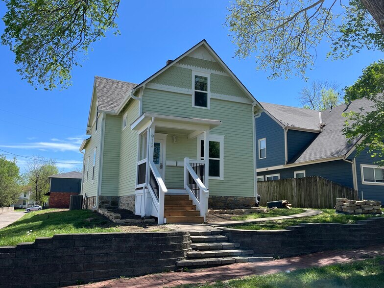 More Photos Of 912 Indiana St, Lawrence Apartments For Sale