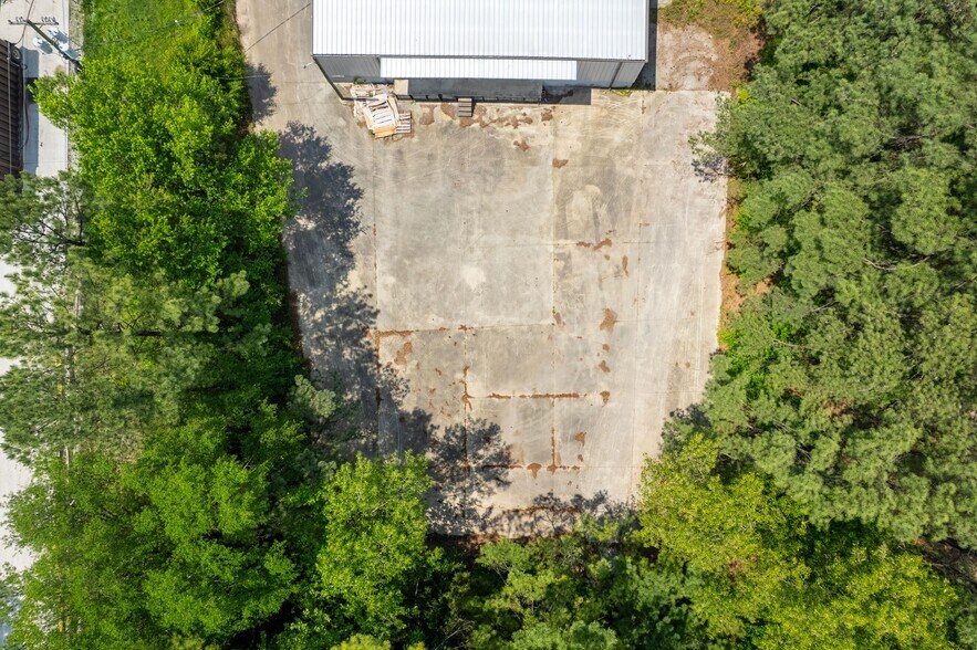 More Photos Of 835 McEntire Ln, Decatur Industrial For Sale