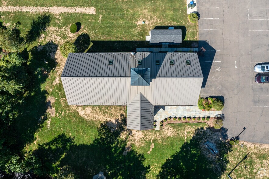 More Photos Of 27 Cannon Rd, Wilton Office For Sale