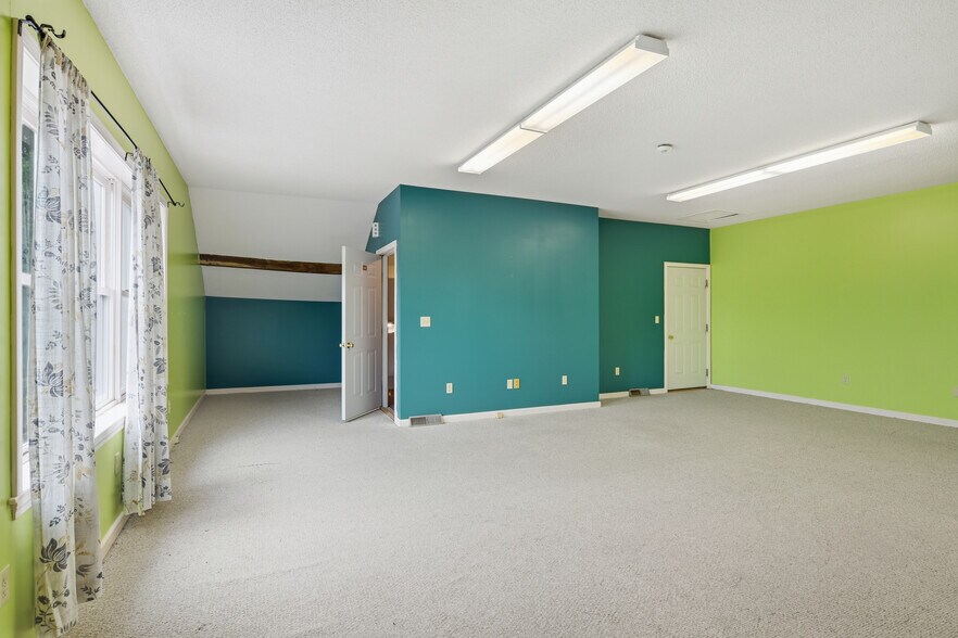 More Photos Of 131 Main St, Hatfield Loft Creative Space For Lease