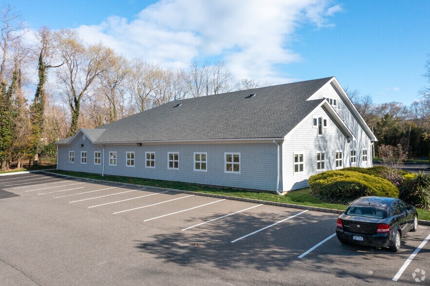 More Photos Of 170 N Country Rd, Port Jefferson Office For Lease