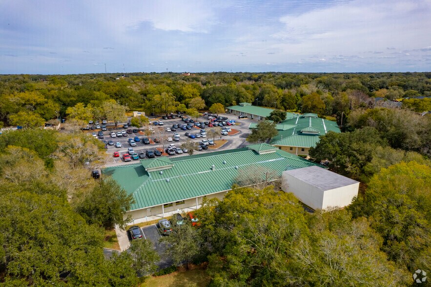 More Photos Of 425-427 S Parsons Ave, Brandon Medical For Lease