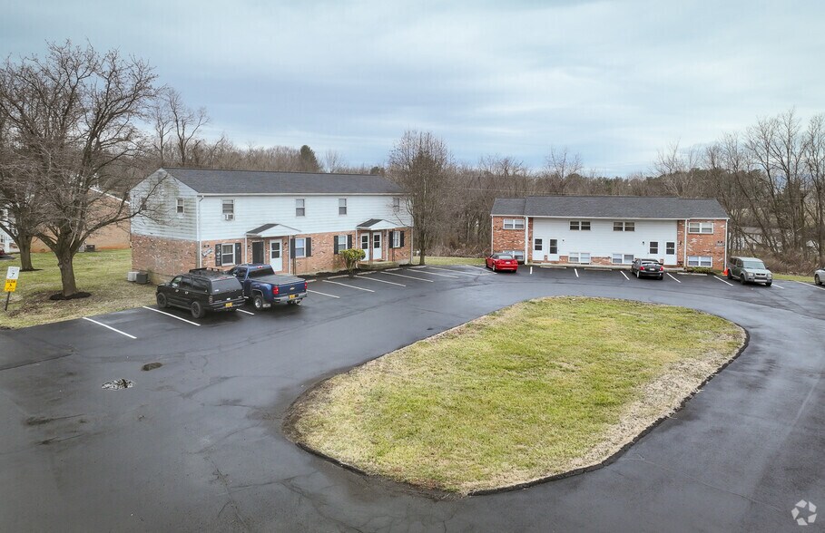 More Photos Of 60 Birchwood Ln, Cloverdale Apartments For Sale