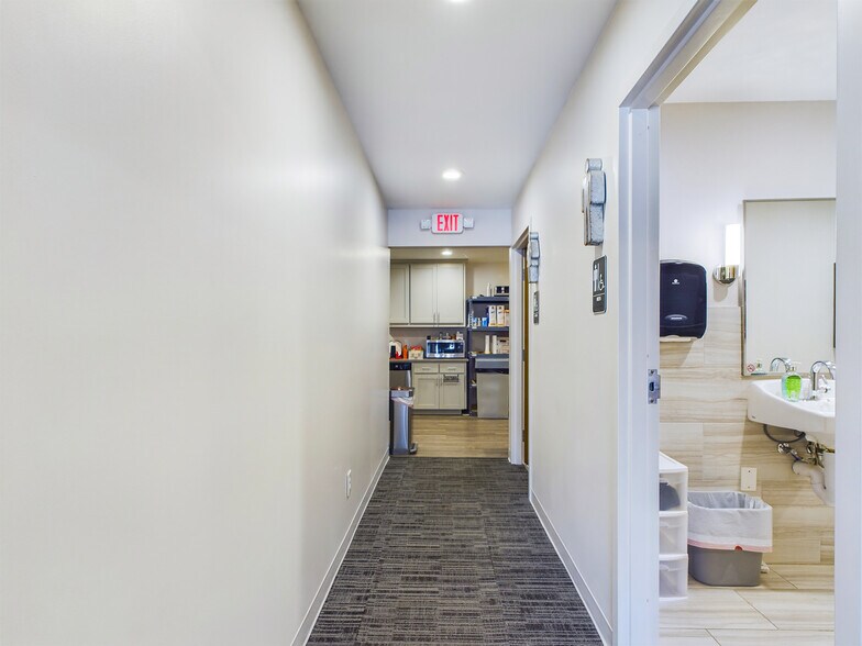 More Photos Of 1407 W University Dr, McKinney Medical For Sale