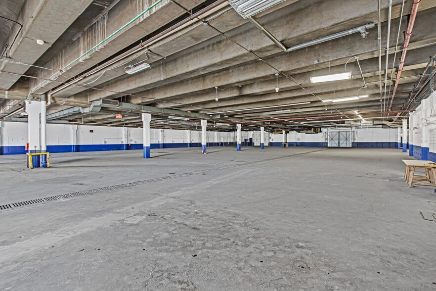 More Photos Of 3333 W Lake St, Chicago Manufacturing For Lease