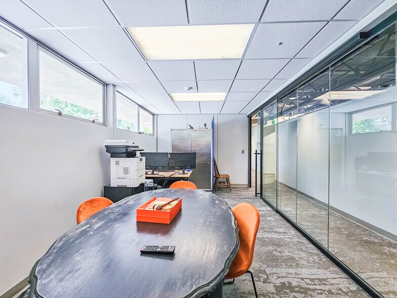 More Photos Of 4920 Center St, Omaha Storefront For Lease