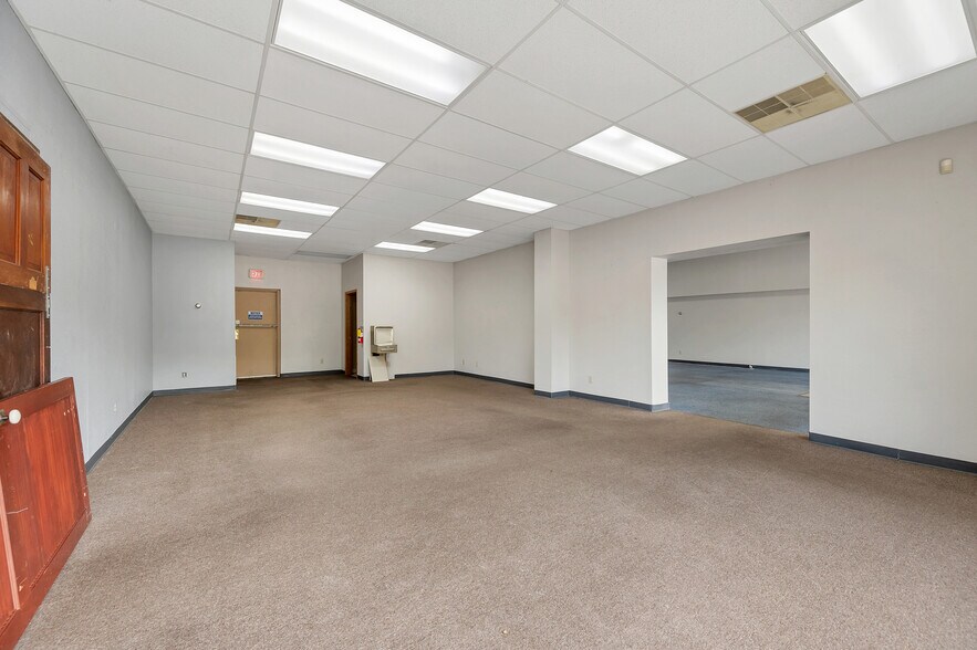 More Photos Of 340-348 N Military Ave, Green Bay Freestanding For Sale