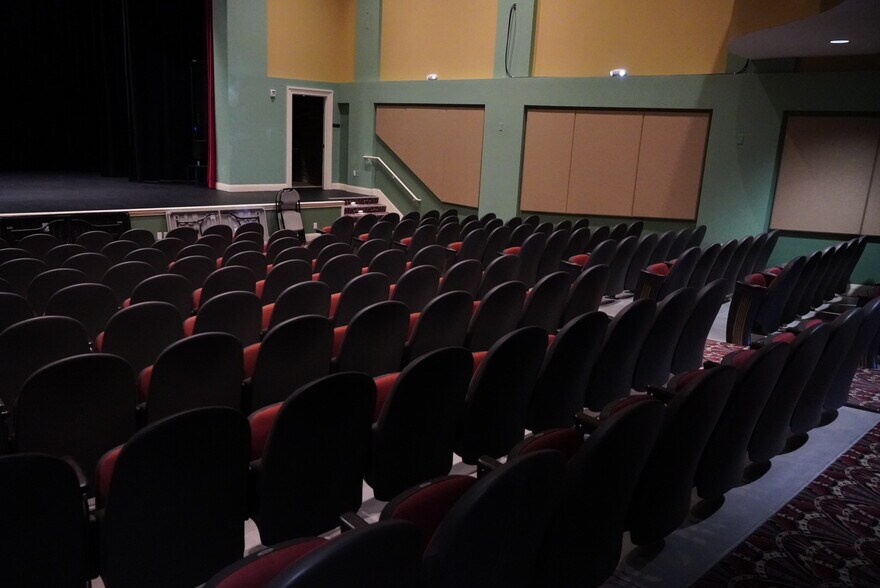 More Photos Of 1028 Main St, Evanston Theater Concert Hall For Sale