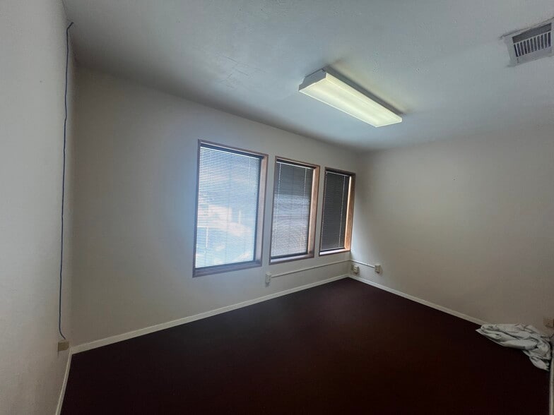 More Photos Of 876 Loop 337, New Braunfels Medical For Lease