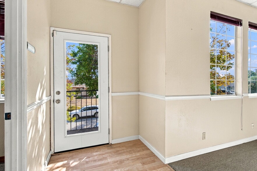 More Photos Of 403 W 11th St, Tracy Office For Sale