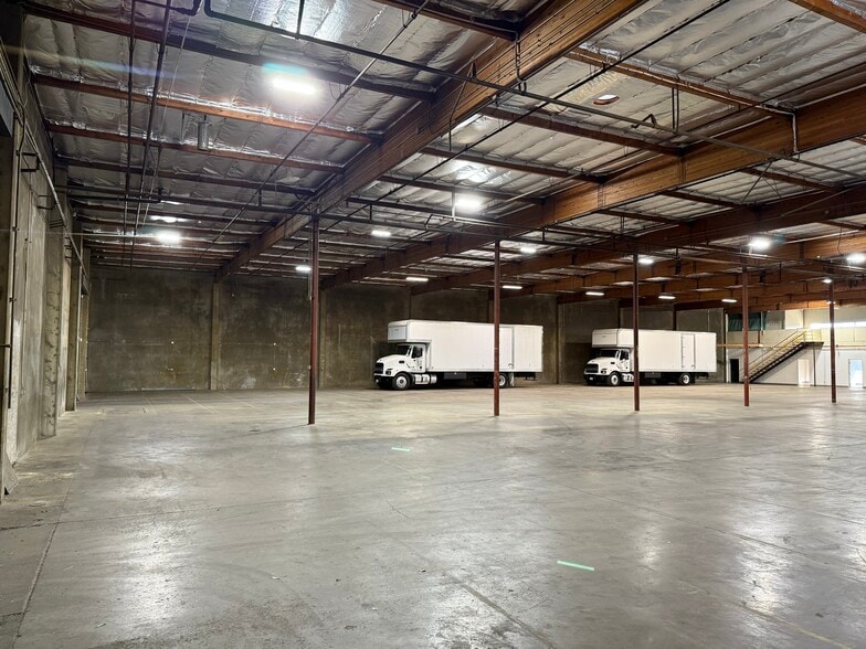More Photos Of 8929 Oso Ave, Chatsworth Manufacturing For Lease
