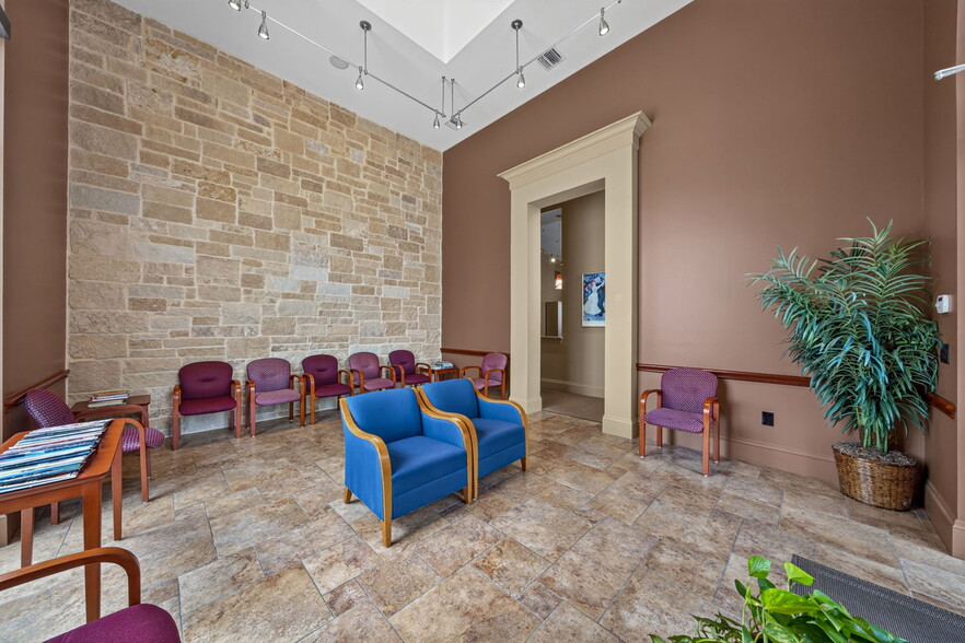 More Photos Of 16007 Via Shavano, San Antonio Office For Sale