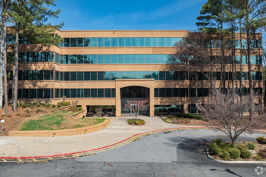 More Photos Of 3675 Crestwood Pkwy NW, Duluth Office Residential For Lease