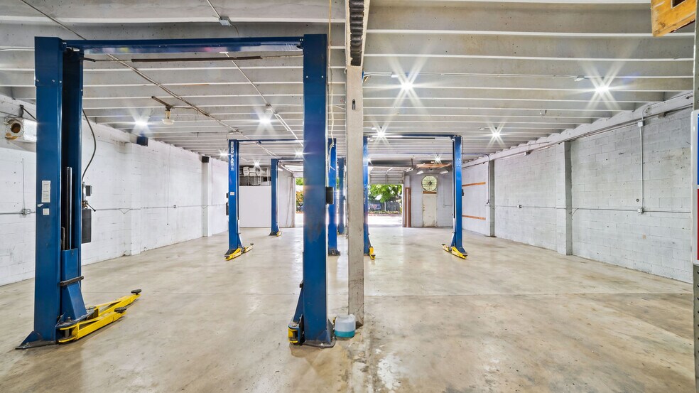 More Photos Of 303 NW 1st Ave, Boca Raton Warehouse For Sale